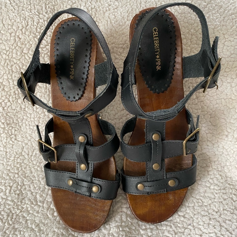 Retro style sandals with adjustable straps and block heel Size: 10 - XL